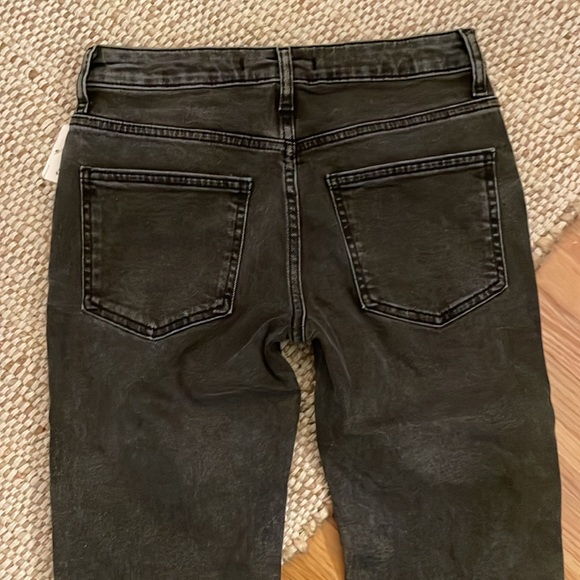 NWT $78 FREE PEOPLE Clean Girlfriend Straight Jean in Black 24 - Picture 9 of 10